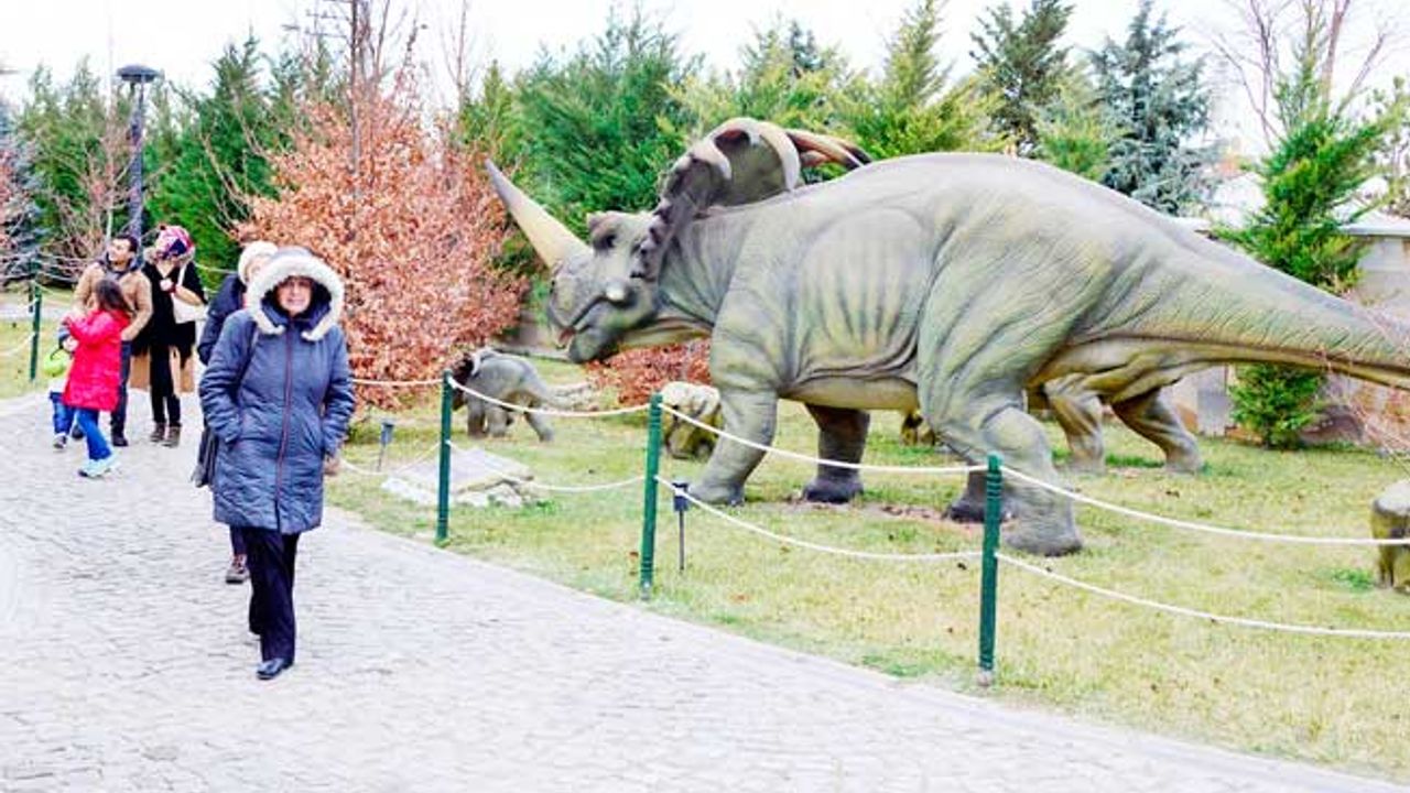 80 Binde Devri Alem Parkı’na 20 bin ziyaretçi