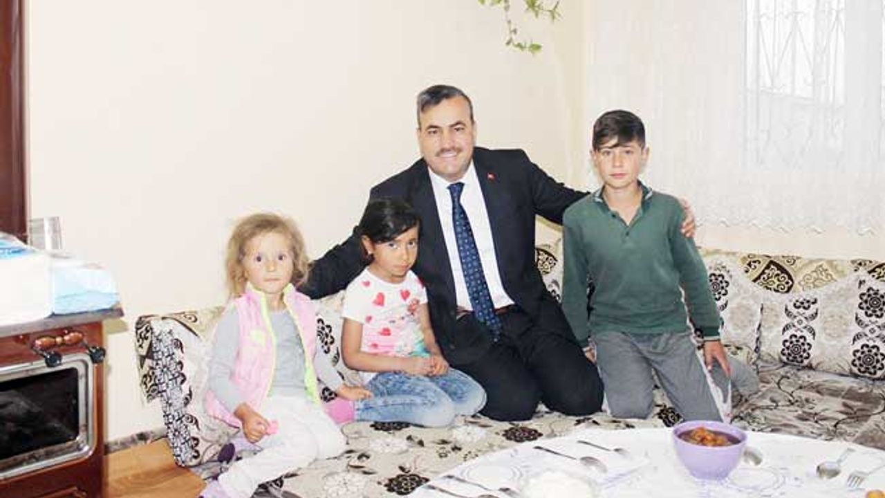 Başkan Oflaz ilk iftarını yetimlerle yaptı 