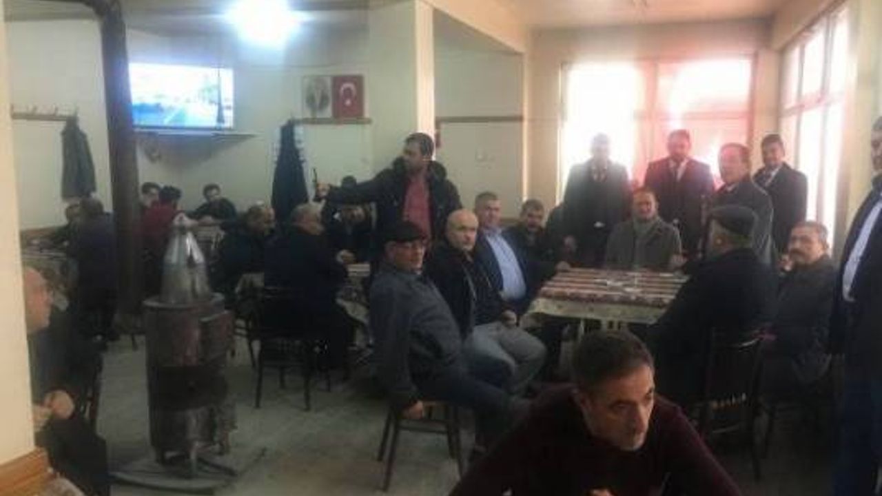 Konya'da kahveye giden Abdüllatif Şener'i dinleyen olmadı
