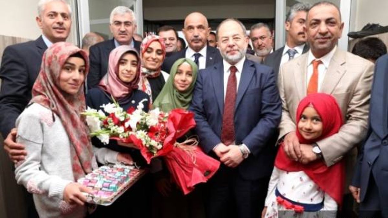 Eski Bakan Akdağ, İş Adamı Ali Şeker'i anlattı