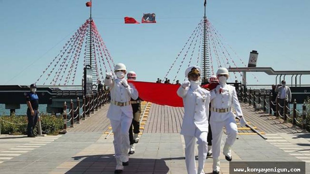 Atatürk'ü temsil eden bayrak Samsun'da karaya çıkarıldı