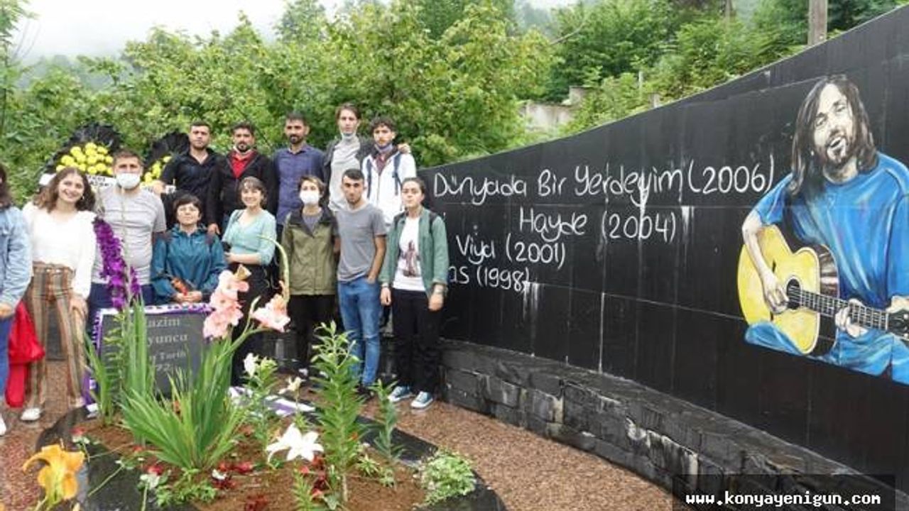 Sanatçı Kazım Koyuncu, vefatının 16. yılında Artvin'deki kabri başında anıldı
