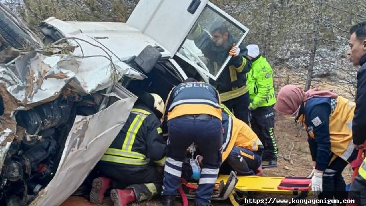 Trafik kazasında 2 kişi  öldü 3 kişi yaralandı