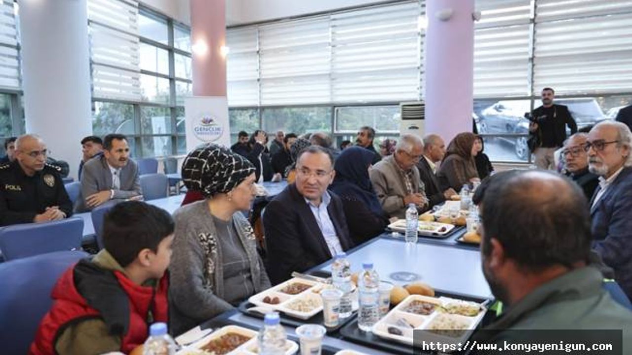 Adalet Bakanı Bekir Bozdağ, Diyarbakır'da depremzedelerle iftar yaptı
