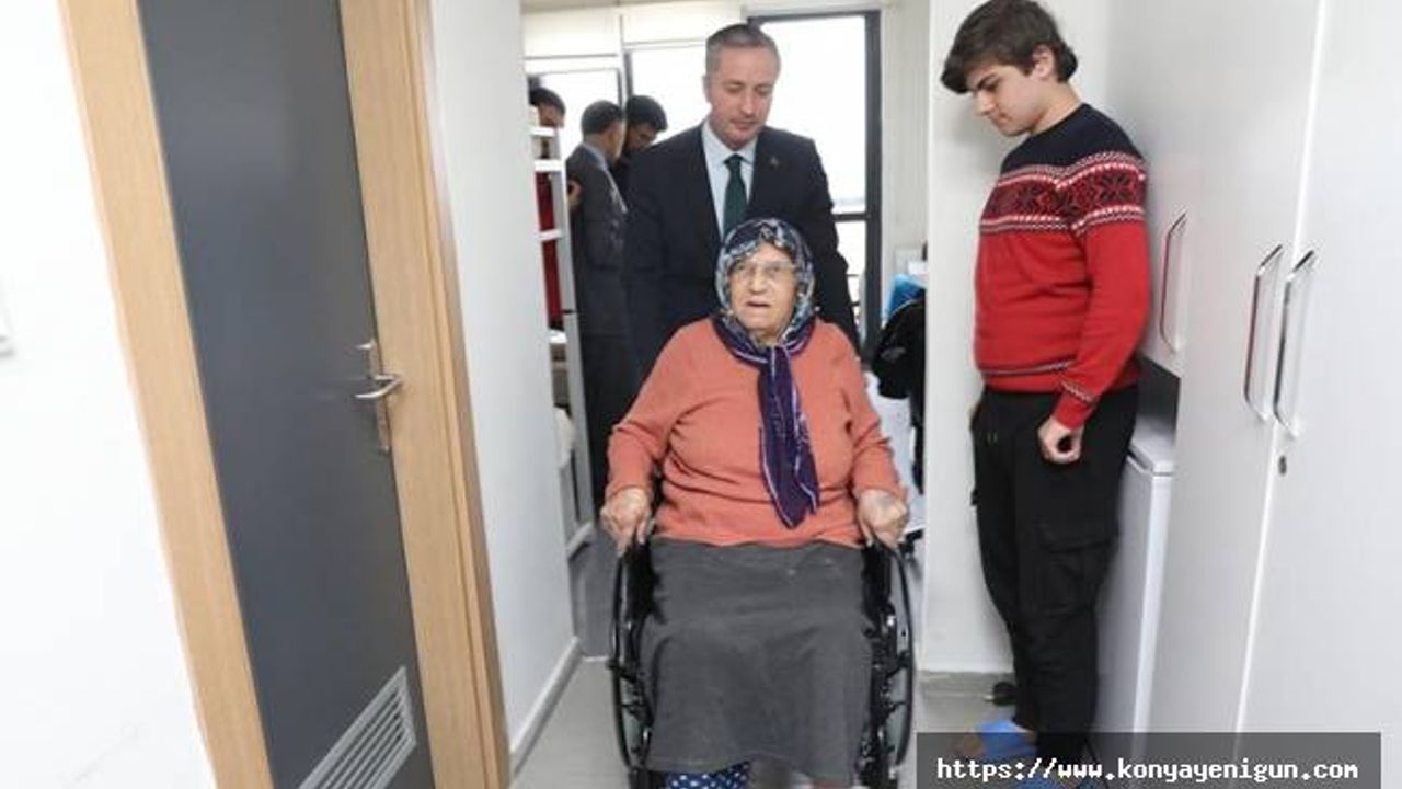 Ağrı'da misafir edilen depremzede kadının tekerlekli sandalye ihtiyacı giderildi