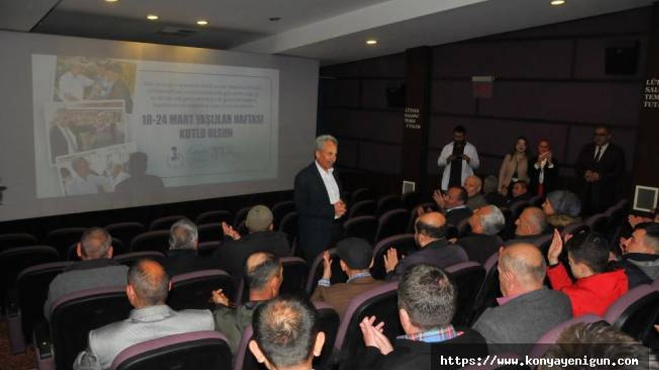 Akşehir'de yaşlıların sinema keyfi