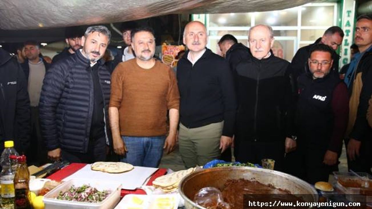 Ulaştırma ve Altyapı Bakanı Karaismailoğlu, ilk iftarı Adıyaman'da depremzedelerle yaptı