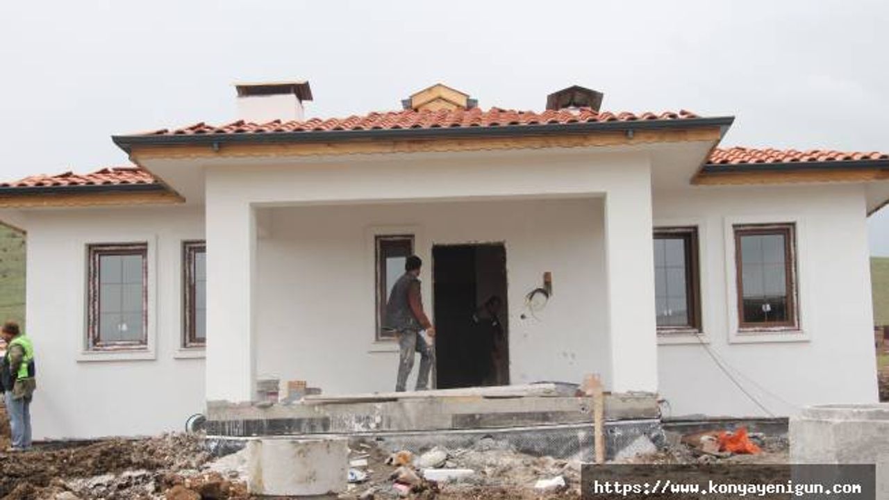 Deprem bölgesinde yapılan köy evlerinin ilk etabı bayramda teslim ediliyor