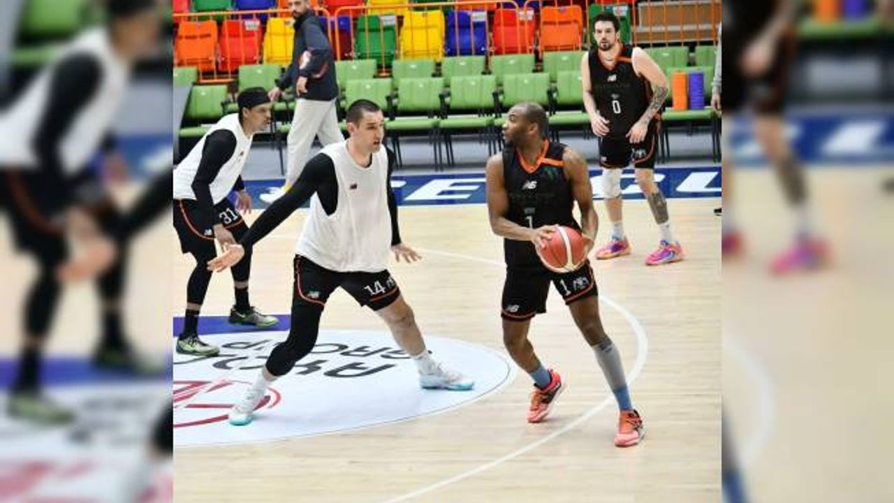 Konyaspor Basket lige tutunmak istiyor