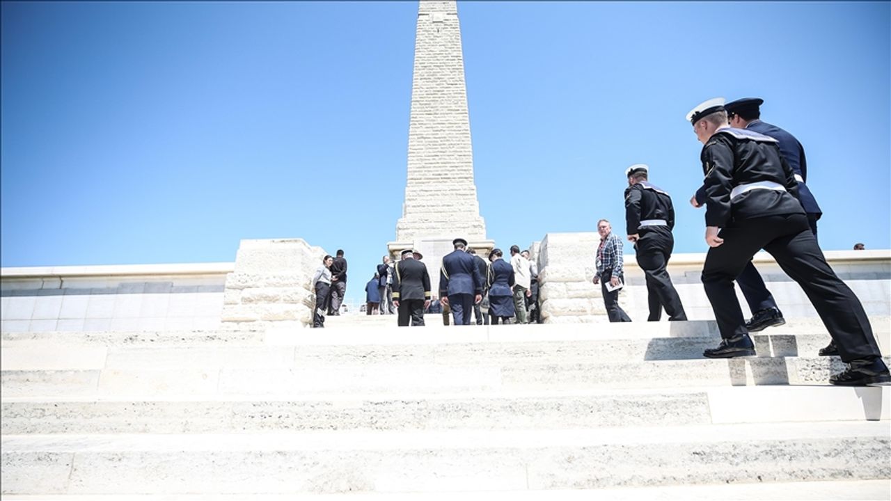 İngiliz Milletler Topluluğu Anıtı'nda Çanakkale töreni