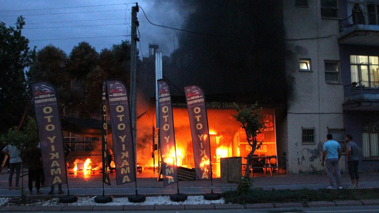 Antalya'da iş yerindeki yangın söndürüldü