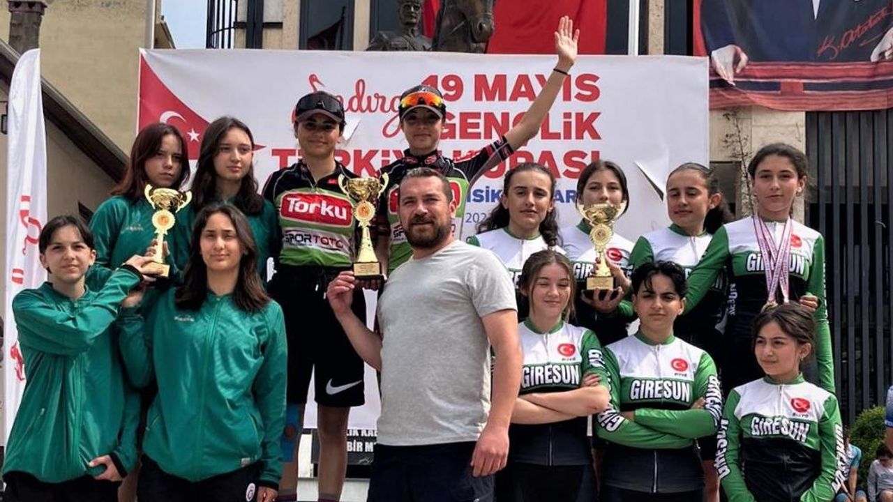 Torku Şeker Sporlu kız bisiklet takımı şampiyon oldu