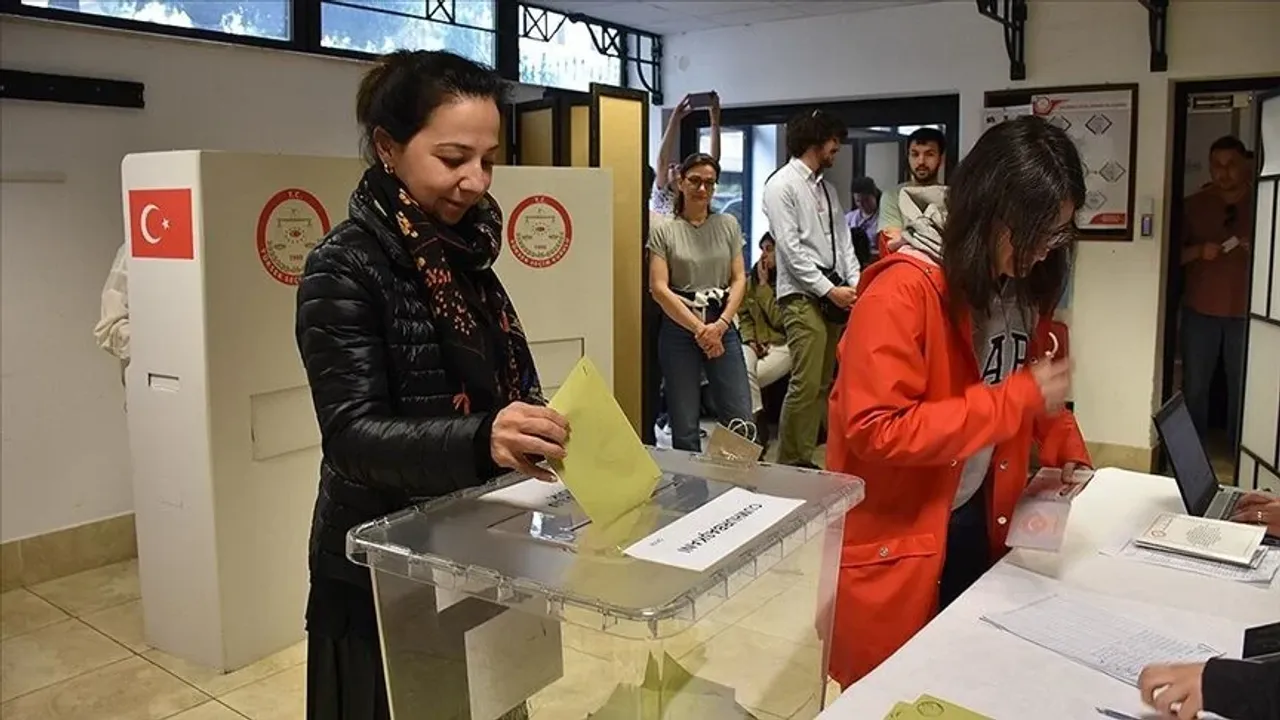 Yurt dışı ve gümrüklerde oy kullanan seçmen sayısı 1 milyon 733 bini aştı