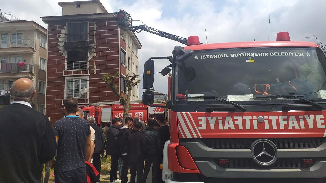 Tuzla'da bir kişi evini ateşe verdi