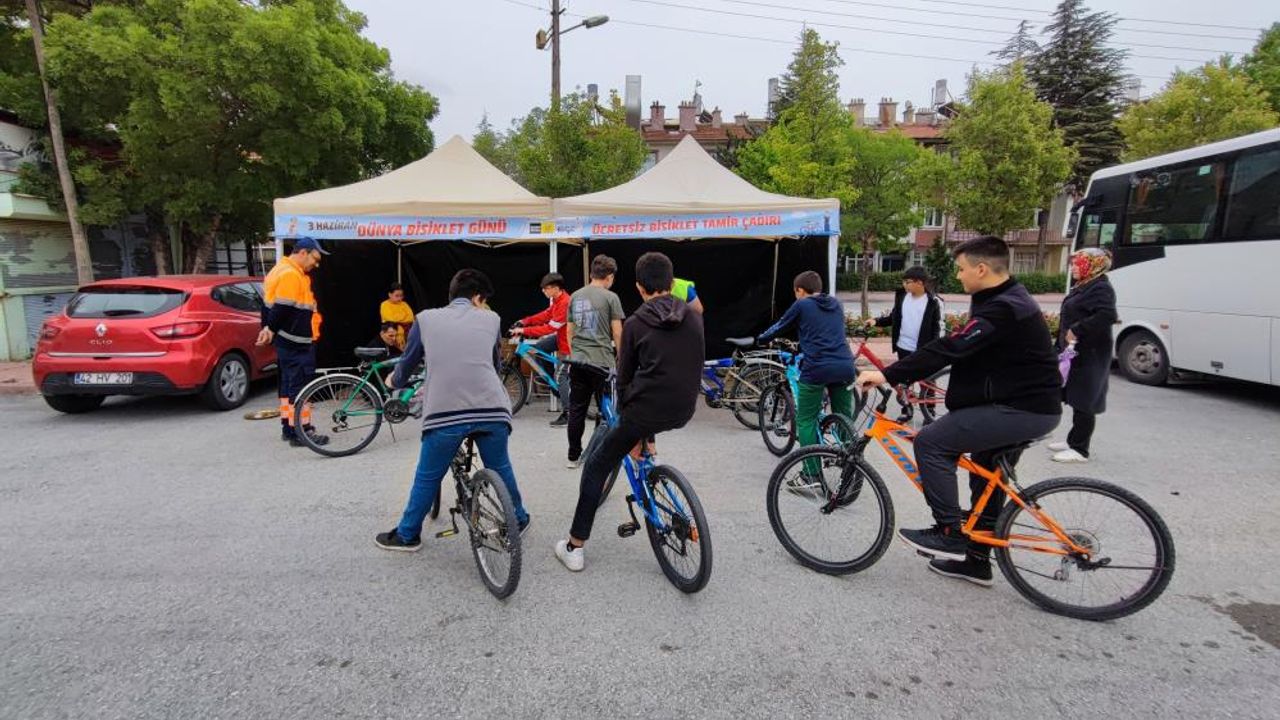 Bisiklet tamir çadırları Konyalıların hizmetinde
