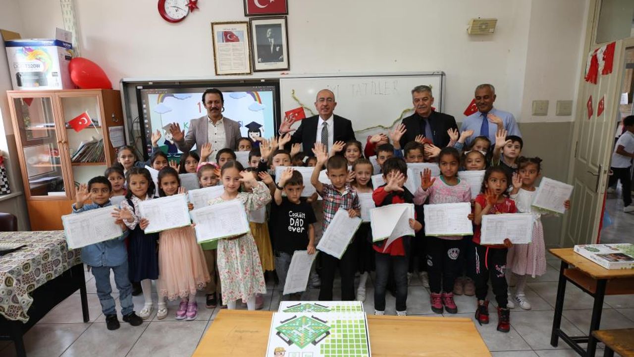 Başkan Kavuş, öğrencilerin karne heyecanına ortak oldu