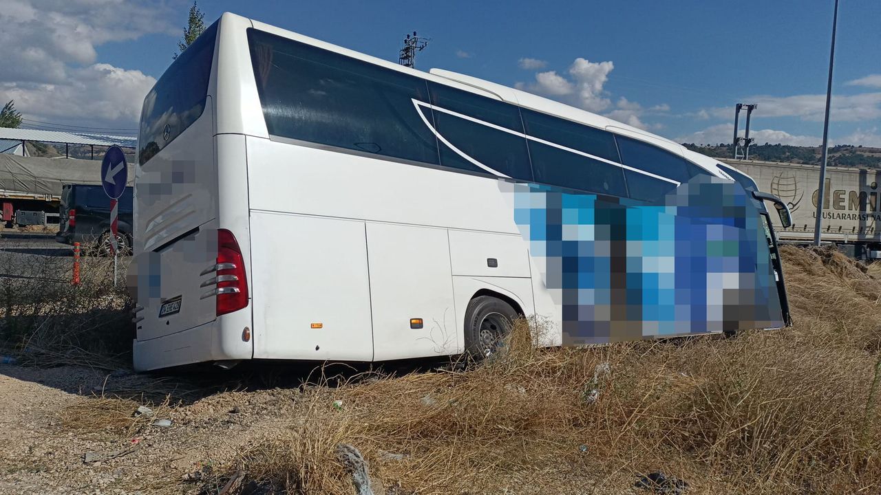 Amasya'da yolcu otobüsü kontrolden çıktı!