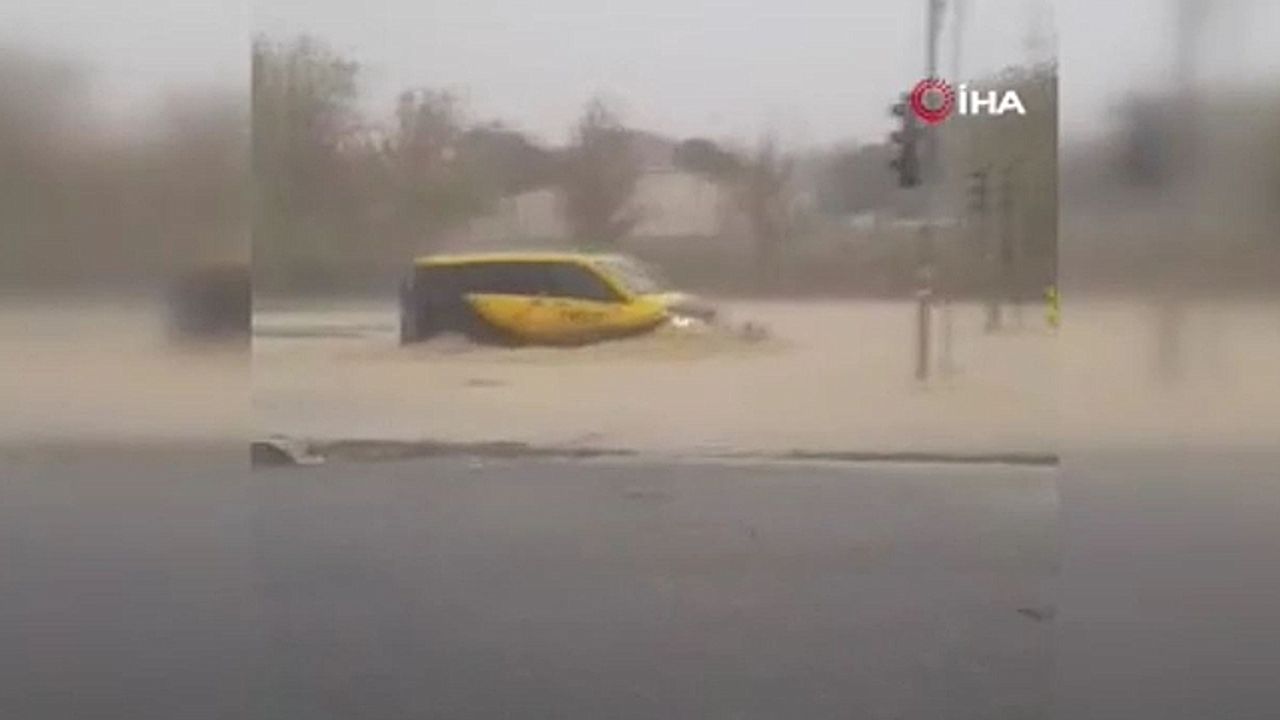 Yağış nedeniyle vatandaşlar zor anlar yaşadı
