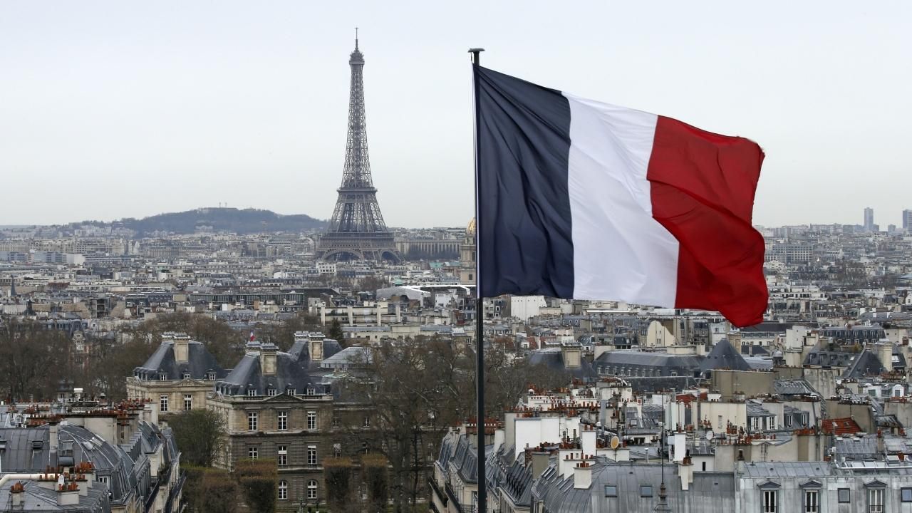 Fransa'da 'selamünaleyküm' diyen kadın gözaltına alındı