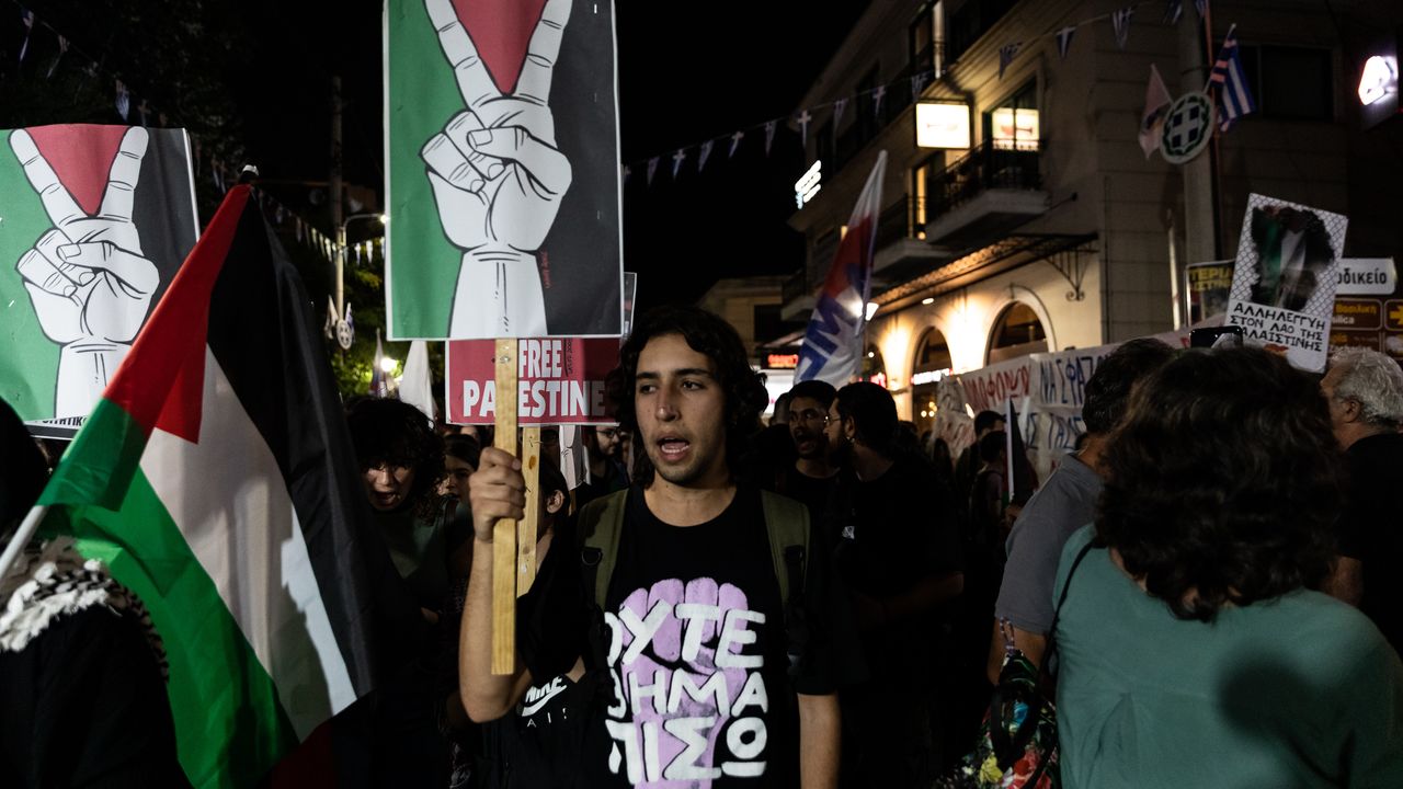Atina halkı Filistin için sokaklarda