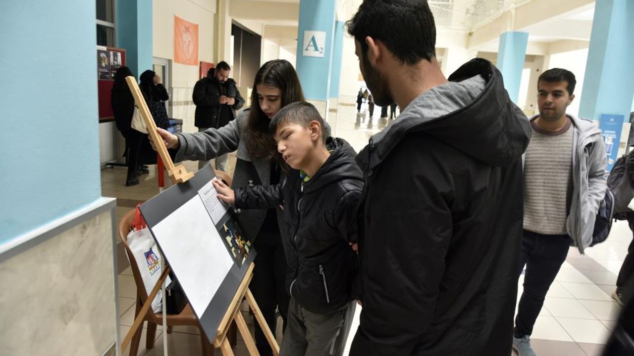 NEÜ'de Dokunsal Sanat Sergisi açıldı
