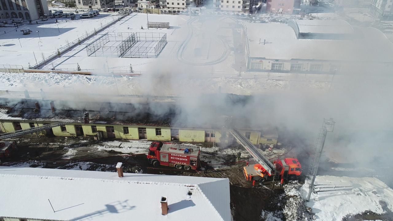 Erzurum'da TCDD deposunda yangın