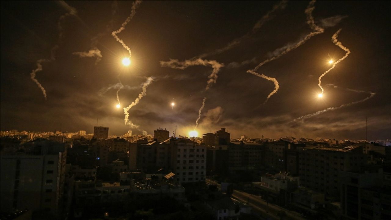 Savaşın ikinci ayında Gazze'ye bombalar yağıyor!