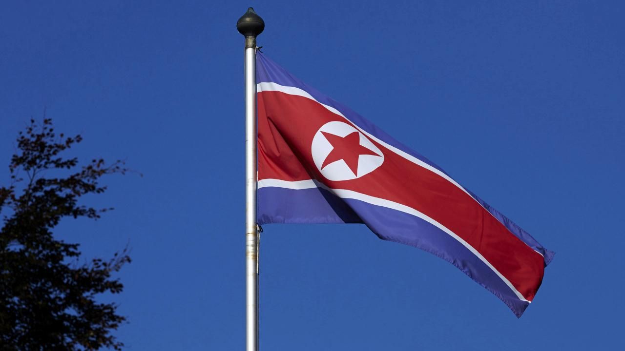Kuzey Kore 2 büyükelçiliğini daha kapattı
