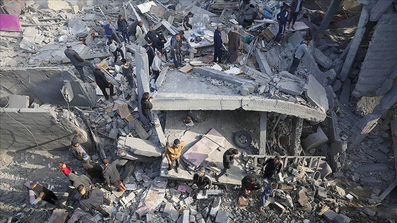İsrail, Gazze'deki kampa saldırı düzenledi! Ölüler var