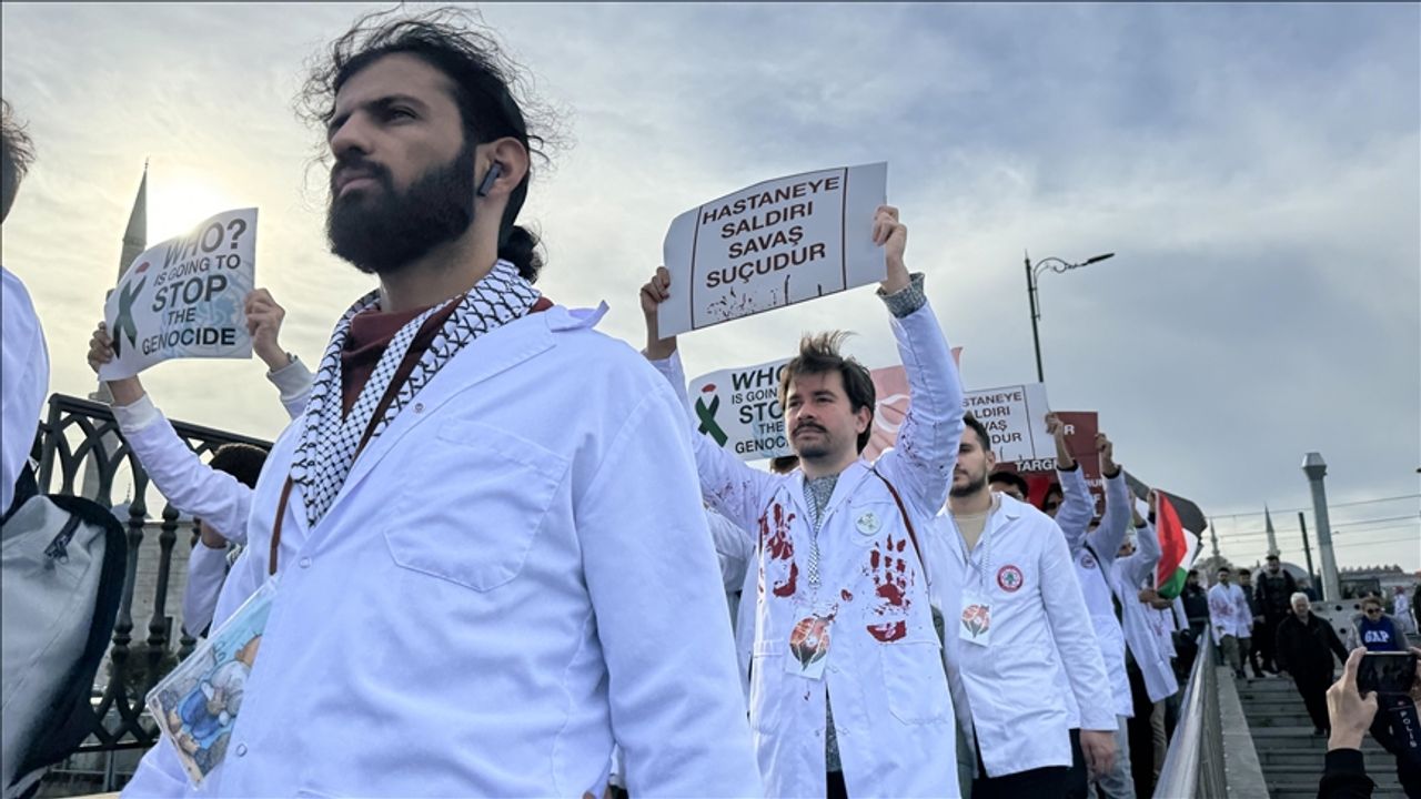 Hekimler Gazze için sessiz yürüyüş düzenledi