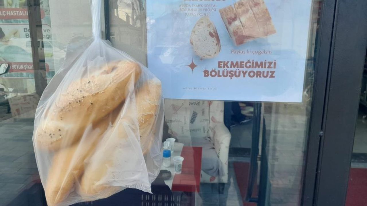 İlkokul öğrencilerinden askıda ekmek kampanyası