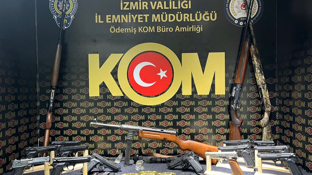 İzmir'de ruhsatsız silah operasyonu: 5 gözaltı