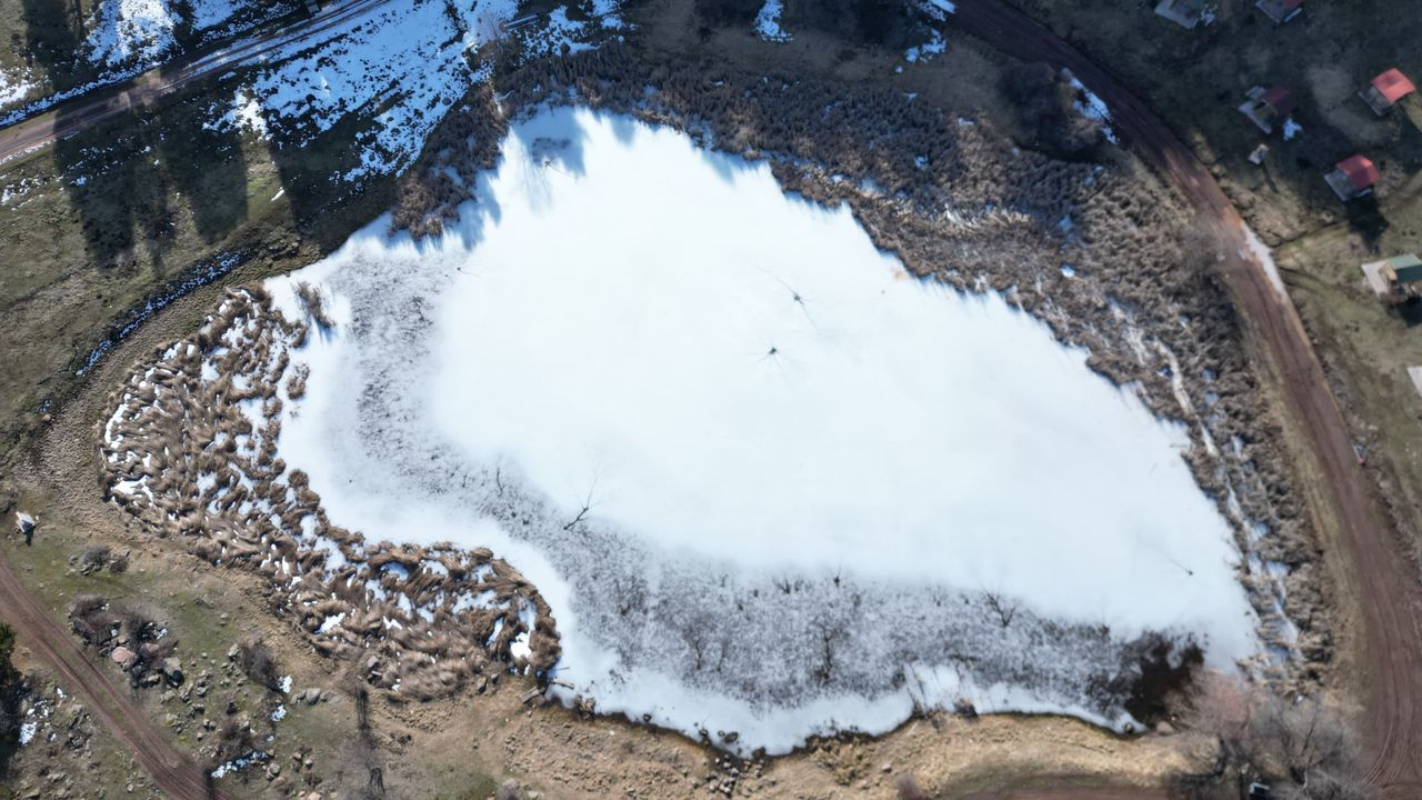 Kar yağmayan Sivas'ta göl buz tuttu - Konya Yenigün Gazetesi