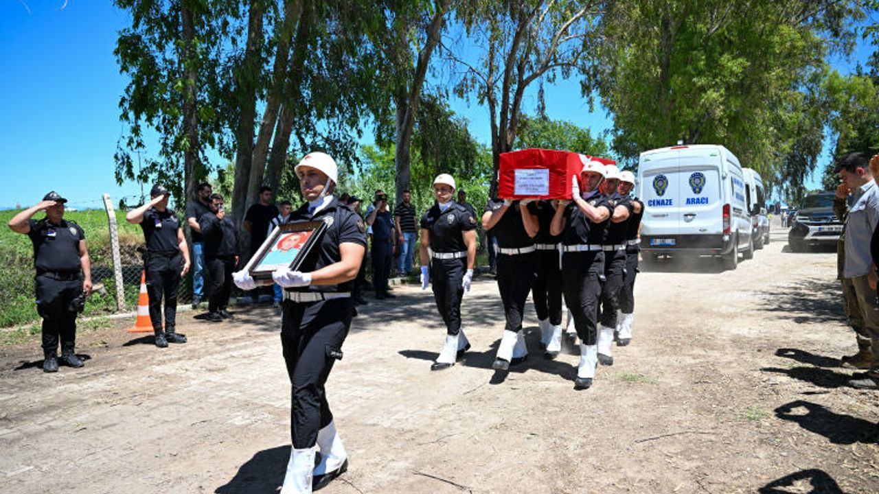 Bir yıllık yaşam savaşını kaybeden kahraman polis son yolculuğuna uğurlandı