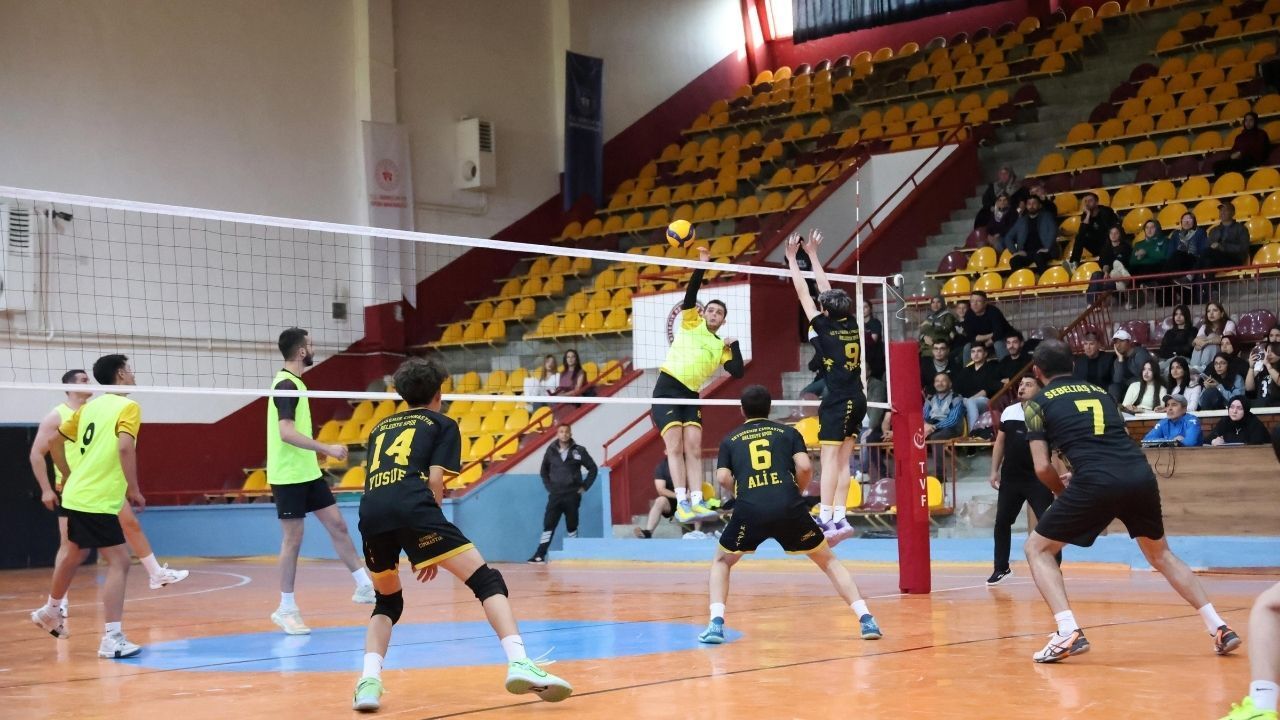 Konya'da 25 i̇lçeden binlerce sporcu file önünde buluştu!