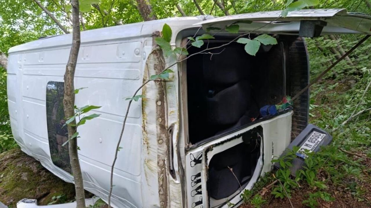 Ordu'da yolcu minibüsü uçuruma yuvarlandı: Dehşet anlarında 