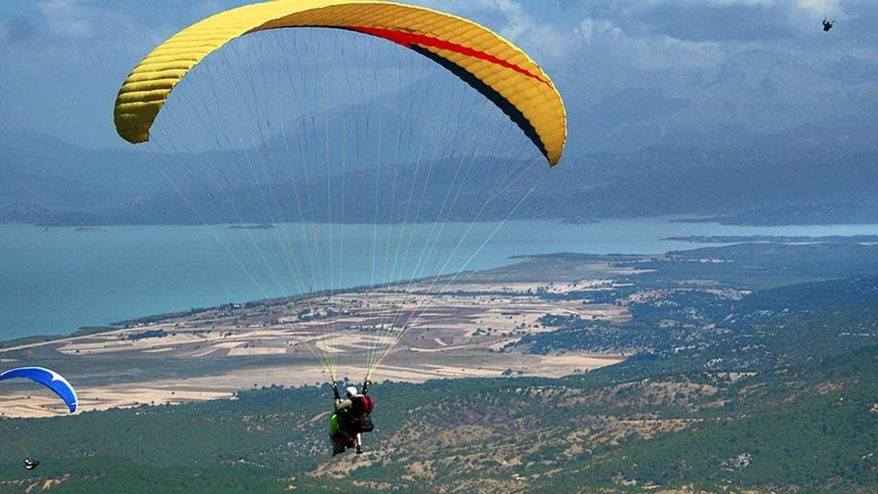 Yamaç paraşütü tutkunları Beyşehir'de buluşuyor!