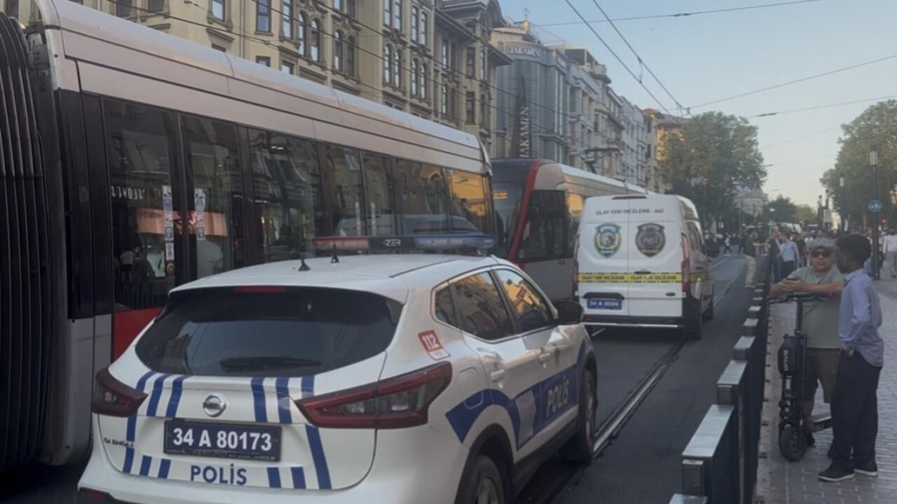 Fatih'te yürekleri dağlayan kaza: Küçük çocuk tram