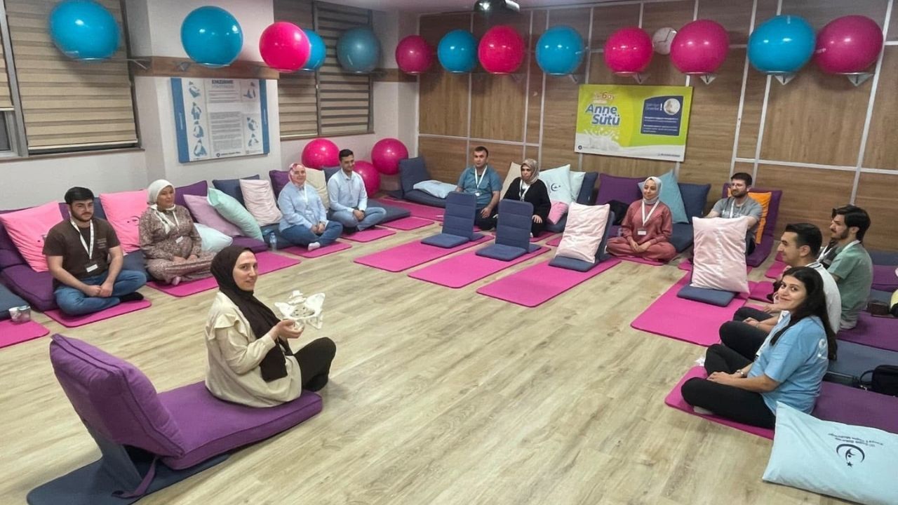 Konya’da anne ve baba adayları için gebe okulu eğitimleri ba
