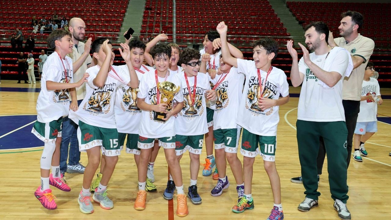 Karatay’ın potadaki namağlup devleri: U12 basketbol takımı K