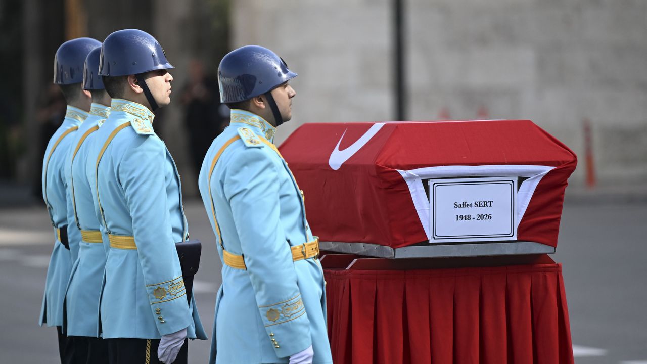Konyalı eski Bakan Sert'e Meclis’te veda!