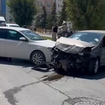 Ereğli’de korkutan kaza: Park halindeki araçlara çarptı!