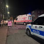 Çifte kaza! Bina duvarı da nasibini aldı…