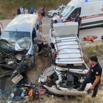 Otomobil ve ticari araç çarpıştı! Ölü ve yaralılar var…