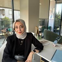 Psikolog Begüm Özer