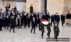 Milli Eğitim Bakanı Özer, öğretmenlerle Anıtkabir'i ziyaret etti