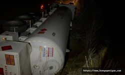 Akaryakıt tankeri devrildi 2 kişi yaralandı