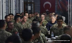 Milli Savunma Bakanı Akar, ilk iftarı Mehmetçik ile yaptı