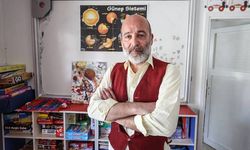 Depremzede çocuklar için o kılığa büründü