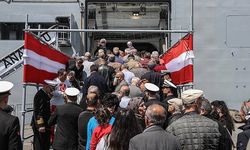 TCG Anadolu gemisi, ziyaretçi akınına uğradı